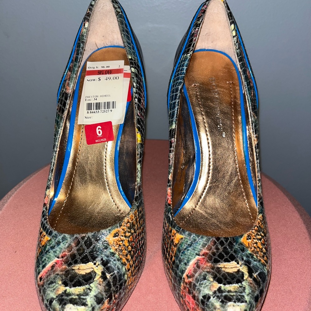 BCBG pumps